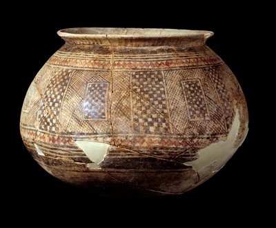 Vaas met geometrische decoratie in de stijl van Halaf door Mesopotamian Mesopotamian