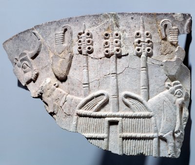 Mesopotamië: reliëf stabiele scène op een fragment van een vaas gesneden in de stijl van Uruk. Regio Sumer. 3300 v.Chr. Parijs, Louvre Museum door Mesopotamian School