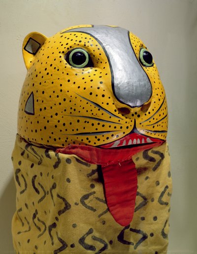 Masker van een Jaguar (beschilderd hout & doek) door Mexican School