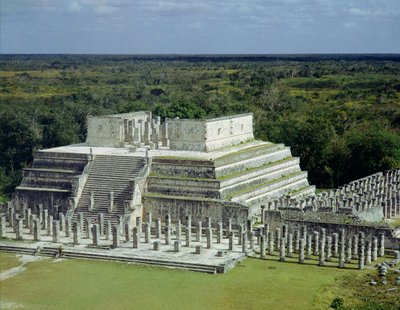 Uitzicht op de Tempel van de Krijgers (of 1000 Zuilen) na 150 n.Chr. door Mexican School