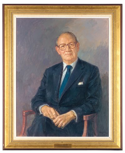 Portret van Lord Aldington, zittend in een donker pak door Michael Noakes