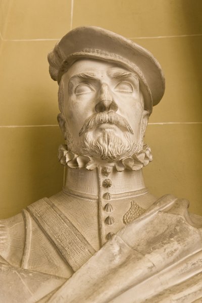 Kopie van een portretbuste van Hernan Cortes (gips) door Victor Louis
