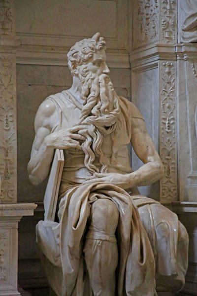 (detail) Mozes van het graf van Julius II, 1515 door Michelangelo Buonarroti