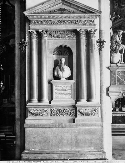 Grafmonument voor Pietro Bembo door Michele Sanmicheli