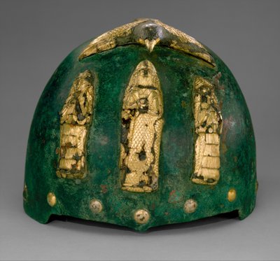 Helm met goddelijke figuren onder een vogel met uitgestrekte vleugels, ca. 1500-1100 v.Chr. (brons, goudfolie over bitumen) door Middle Elamite Period
