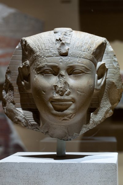 Hoofd van een koning, Mogelijk Seankhkare Mentuhotep III, ca. 2000-1988 v.Chr. door Middle Kingdom Egyptian
