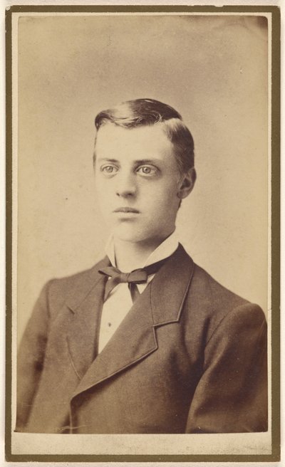 [Portret buste van een ongeïdentificeerde man]. door Miller and Company