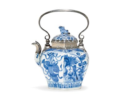 Blauwe en witte theepot en deksel door Ming Dynasty Chinese School