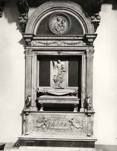 Monument voor Graaf Ugo (gest.1001) Markgraaf van Toscane door Mino da Fiesole