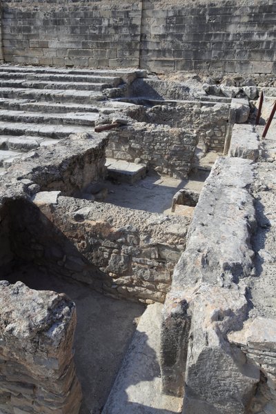 Minoïsche archeologische site van Phaistos. Het tripartiete heiligdom. Dit complex van kamers voor het paleis was een klein heiligdom. Phaistos, Kreta door Minoan