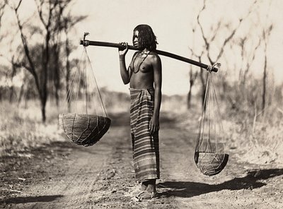Cunama vrouw die water draagt, 09/05/1936 door Modestino Baldinetti
