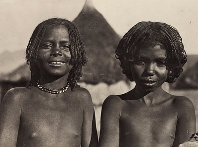 Het bouwen van een rijk in het fascistische tijdperk: Maria meisjes in Eritrea, 09/05/1936 door Modestino Baldinetti