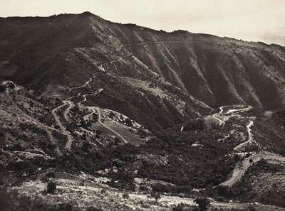 De weg op de Massaua-Asmara heuvels, 09/05/1936 door Modestino Baldinetti