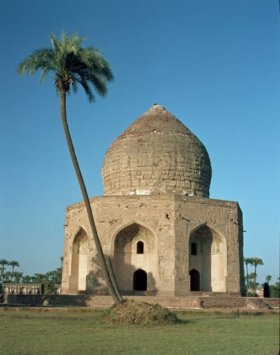 Uitzicht op het mausoleum van Asif Khan in Shahdara Bagh door Mughal School