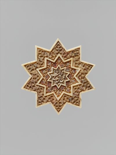 Stervormige plaquette, Iran, eerste helft 16e eeuw door Muhammad Talib Gilani
