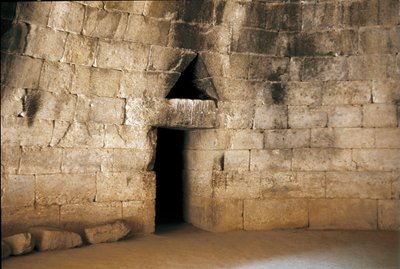 Mycene site: ingang van het graf van Agamemnon genaamd 