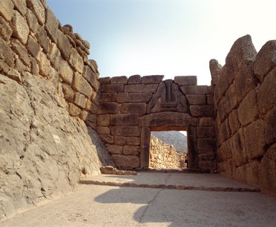 Zicht op de Poort van de Leeuwen in de stad Mycene, Griekenland door Mycenaean