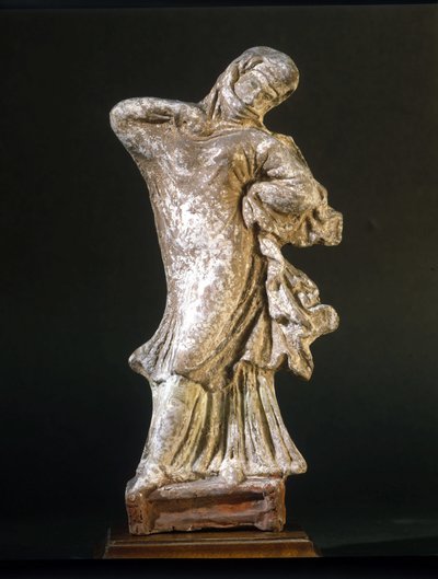 Myceense beschaving: gesluierde danseres van Tanagra, 3e eeuw v.Chr., Museo della Scala, Milaan door Mycenaean Mycenaean