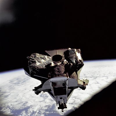 Apollo 9 - NASA door NASA Images