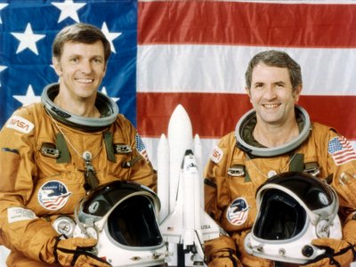 Astronauten Joe Engle en Richard Truly, tweede Space Shuttle vlucht door NASA Images
