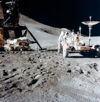 James Irwin 1930-1991 met het Lunar Roving Vehicle tijdens Apollo 15, 1971 door NASA Images