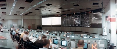 De Mission Operations Control Room in Mission Control Centre, Houston, Texas, VS, 1971 door NASA Images