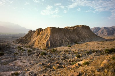 Moche-piramide Pampa Grande in de Lambayeque-vallei van Noord-Peru door Nathan Benn
