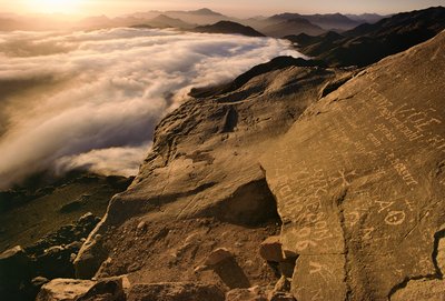 Top van de Sinaïberg ook bekend als Jabal Musa bij zonsopgang door Nathan Benn
