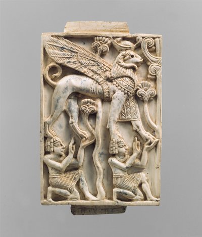 Meubelplaat Gesneden in Reliëf met een Ramshoofdige Sfinx door Neo Assyrian