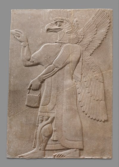 Reliëfpaneel van gevleugelde adelaar-hoofdige bovennatuurlijke figuur door Neo Assyrian