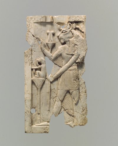 Meubelplaat met reliëf van een leeuwenkopfiguur door Neo Assyrian