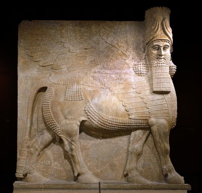 Gevleugelde stier uit hof VIII in het paleis van koning Sargon II, Khorsabad, 721-705 v.Chr. (gips?) door Neo Assyrian Neo Assyrian