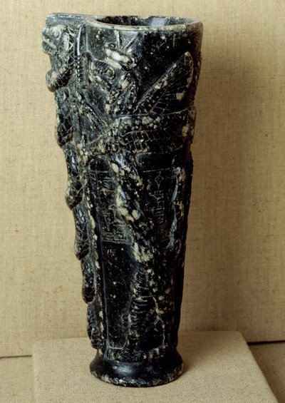 Sumerische beschaving: speksteen libatievaas van Prins Gudea (2141-2122 v.Chr.). Versierd met draken en slangen. Dim. 23 cm Parijs, Musée du Louvre door Neo Sumerian Neo Sumerian