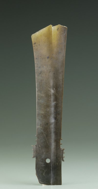 Gespleten beitel (zhang), Qijia Cultuur, ca. 2500-2000 v.Chr. door Neolithic Period Chinese School