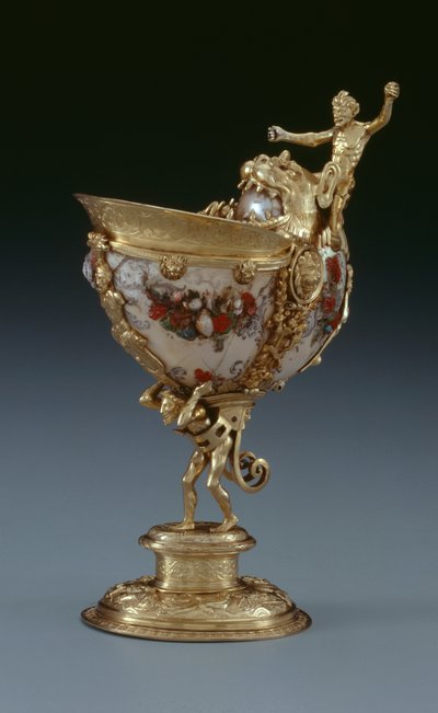 Nautilusbeker, ca. 1560 (verguld zilver, nautilus & beschilderd parelmoer) door Netherlandish School