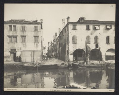 Gezicht op een straat te Venetië door Neue Photographische Gesellschaft