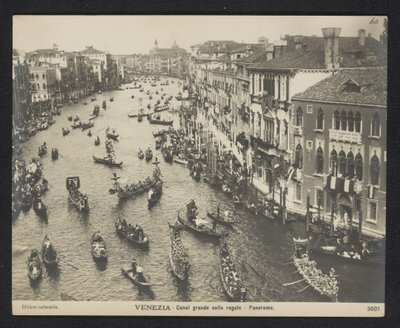Gondels op het Canal Grande te Venetië door Neue Photographische Gesellschaft
