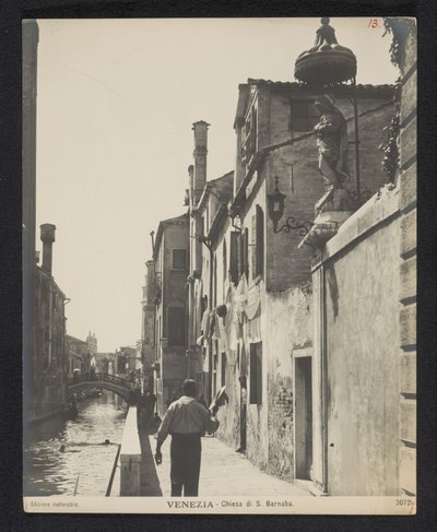 Kade langs de Chiesa di San Barnaba te Venetië door Neue Photographische Gesellschaft
