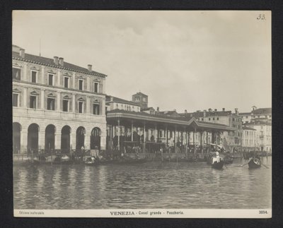 Overdekte vismarkt te Venetië door Neue Photographische Gesellschaft