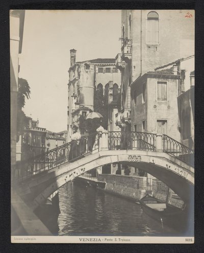Ponte San Trovaso te Venetië door Neue Photographische Gesellschaft