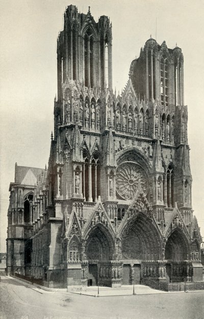 Een groot gotisch gebouw: De kathedraal van Reims, gebouwd in de 13e en 14e eeuw, ca. 1930 door Neurdein