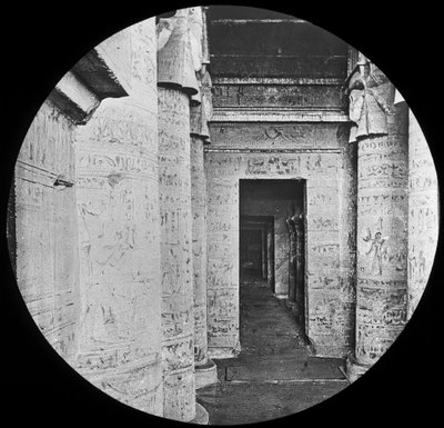 Interieur van de Tempel van Dendera, Egypte door Newton and Co