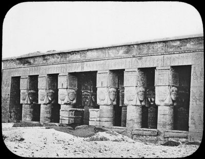Tempel van Hathor, Dendera, Egypte door Newton and Co