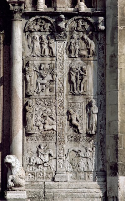 Detail van de zuidzijde van de westelijke portiek door Nicholaus