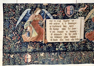 Wandkleed van de Openbaring (1373-1383), engelen dragen instrumenten van de Passie door Nicolas Bataille
