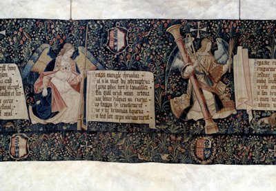 Hanging of the Revelation (1373-1383), engelen dragen instrumenten van de Passie. Wandtapijt door Nicolas Bataille (1330-1405) door Nicolas Bataille