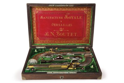 Een paar zilver-gemonteerde getrokken vuursteenpistolen, Versailles, 1825 door Nicolas Noel Boutet