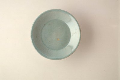 Zeldzaam Ruyao ondiep gerecht door Northern Song Dynasty Chinese School