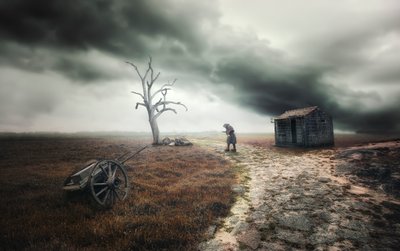 Eenzame figuur, stormachtige lucht door Nuno Araujo