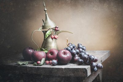Rustiek fruit en dallah door OSAMA OMAR ALIE